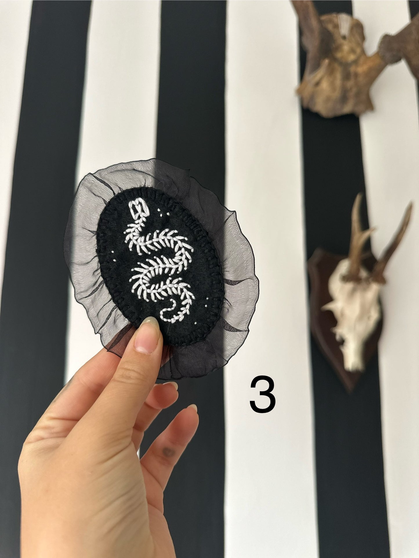 SMALL EMBROIDERED TAXIDERMY