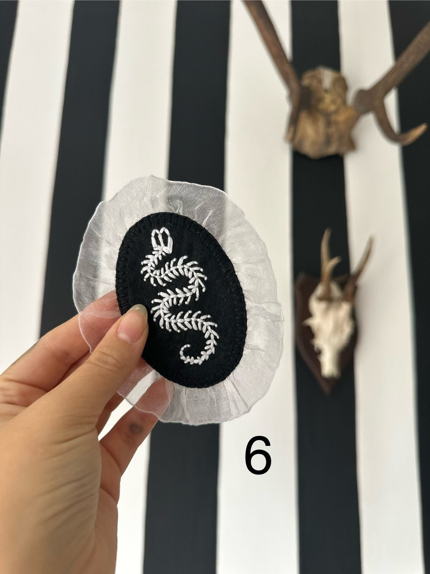 SMALL EMBROIDERED TAXIDERMY