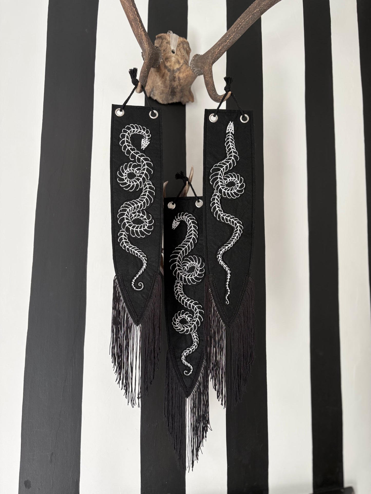 SNAKE PENNANTS